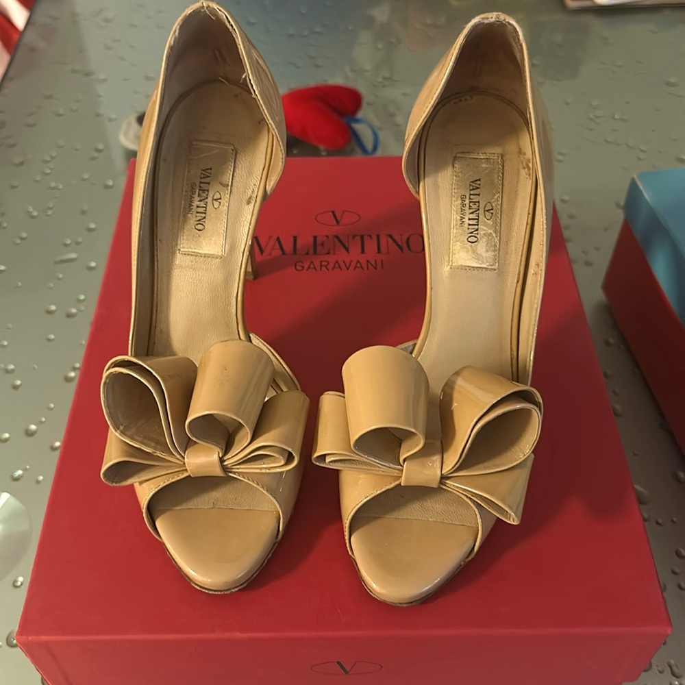 Valentino peep toe pump, size 36
